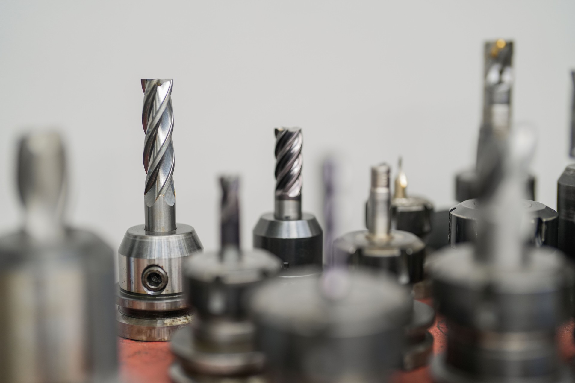 Cutting end mills of various diameters mounted in collets