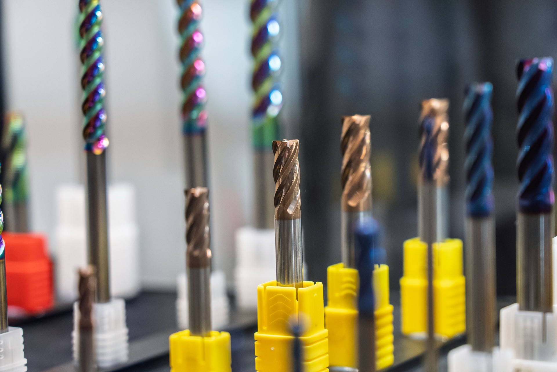 End mills for machining on numerical machines. Flat or square solid carbide endmill tools. The cutting tool for CNC turning and milling machines. Tools for machining on lathes and milling machines.